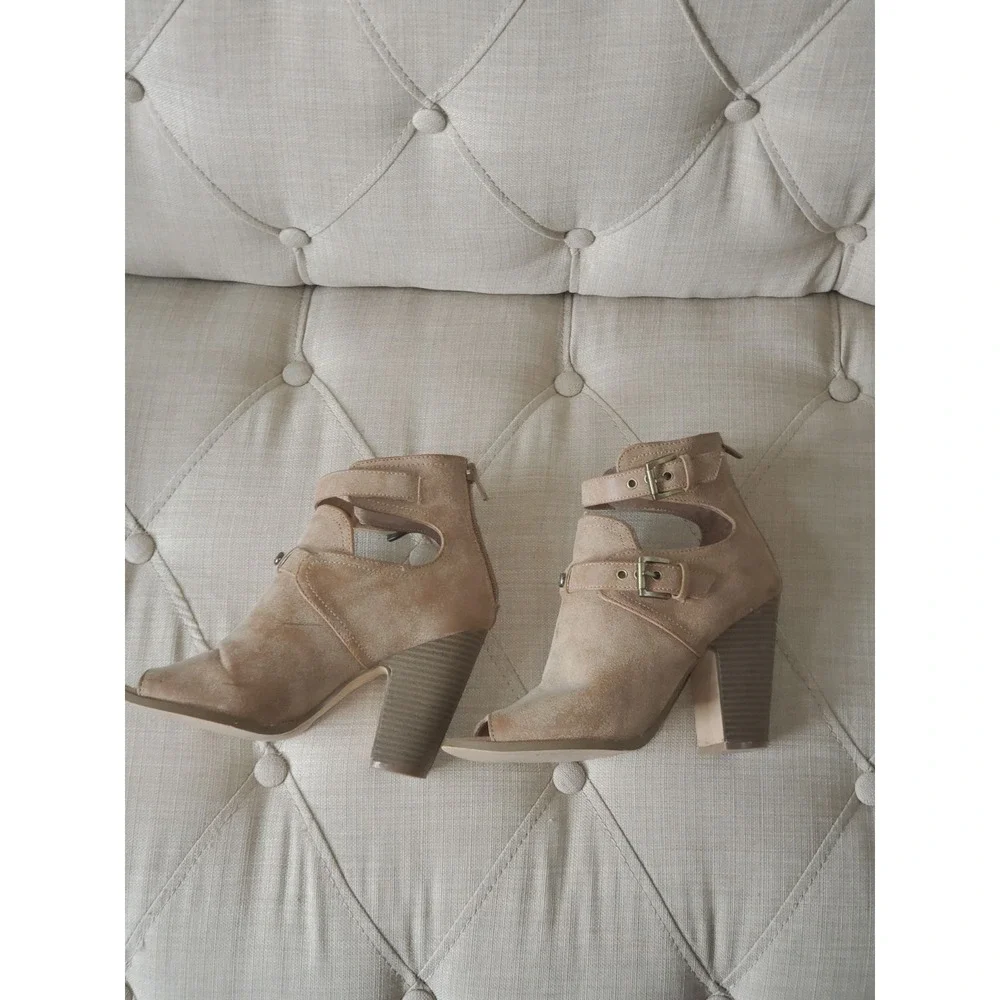 G by Guess‎ Women's Booties – Light Mocha - Picture 4 of 8